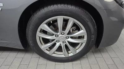 Infiniti Q70