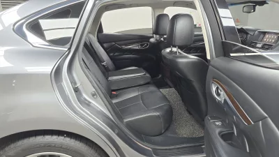 Infiniti Q70