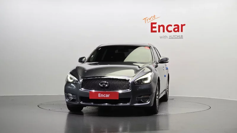 Infiniti Q70