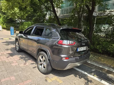 Jeep CHEROKEE