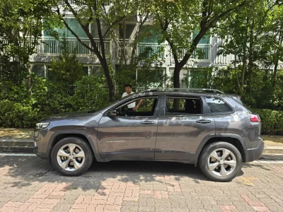 Jeep CHEROKEE
