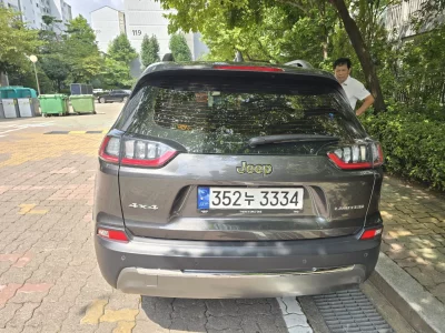 Jeep CHEROKEE