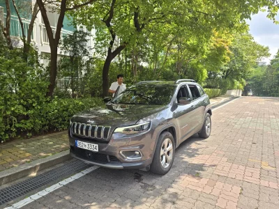 Jeep CHEROKEE