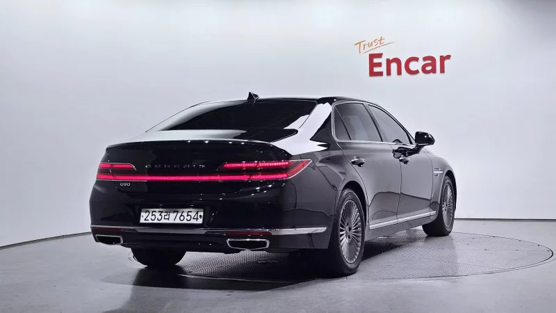 Genesis G90