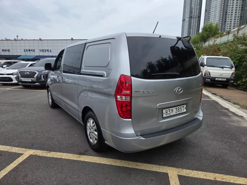 Hyundai Starex