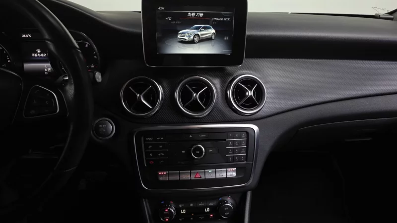 Mercedes-Benz GLA-Class