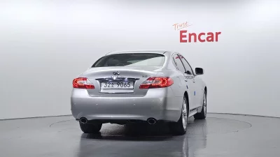 Infiniti M