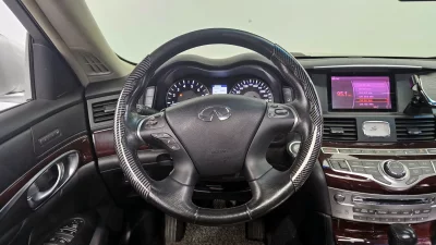 Infiniti M