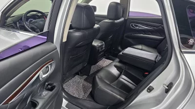 Infiniti M