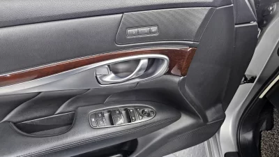 Infiniti M
