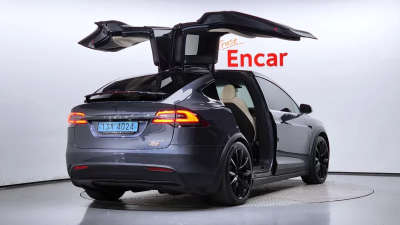Tesla MODEL X