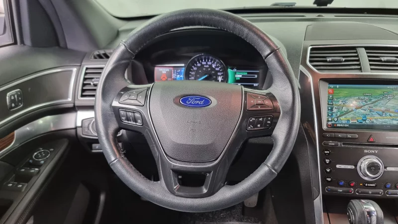 Ford EXPLORER