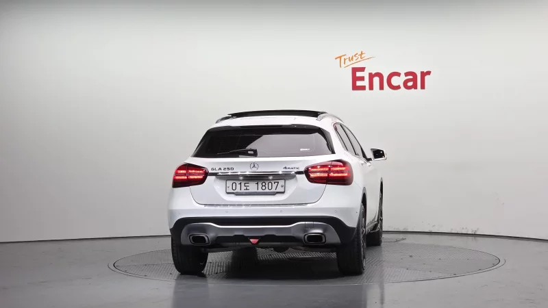 Mercedes-Benz GLA-Class