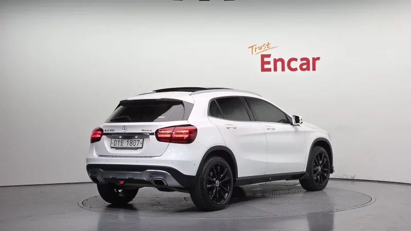 Mercedes-Benz GLA-Class