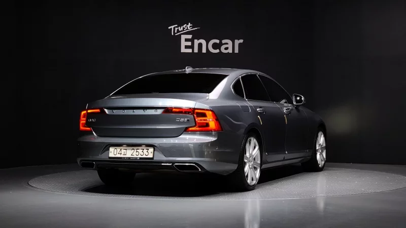 Volvo S90