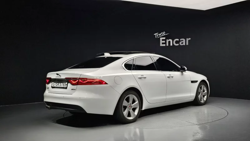 Jaguar XF