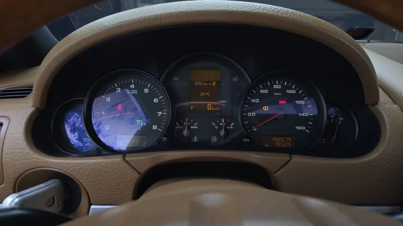 Porsche CAYENNE