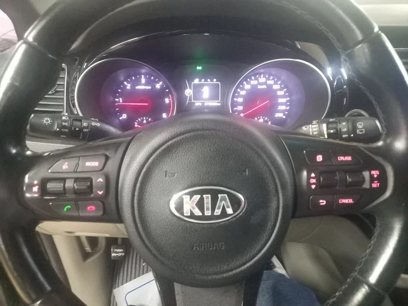 Kia Carnival
