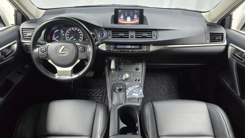 Lexus CT200h