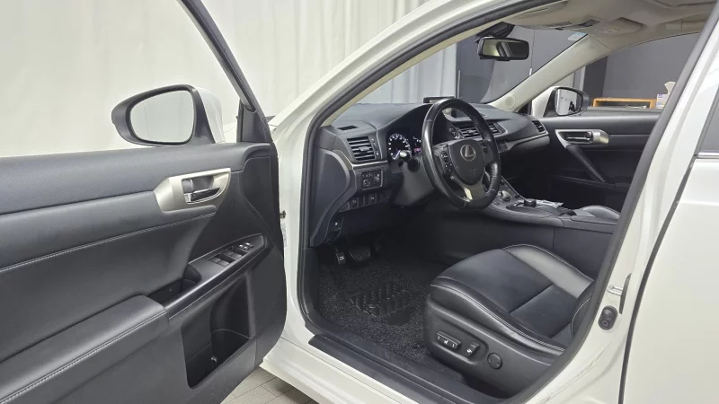 Lexus CT200h