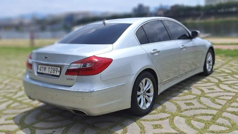 Hyundai Genesis
