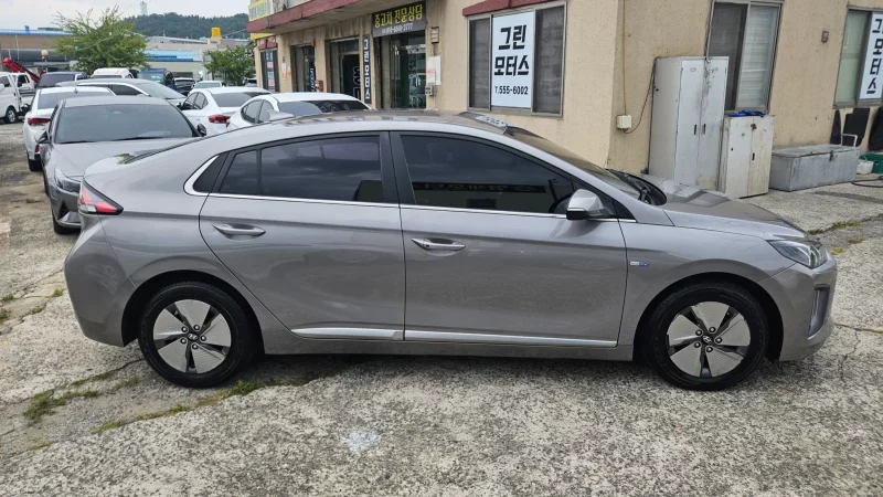 Hyundai Ioniq