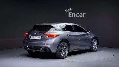 Infiniti Q30