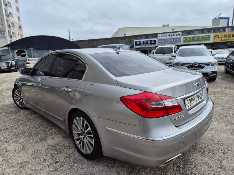 Hyundai Genesis
