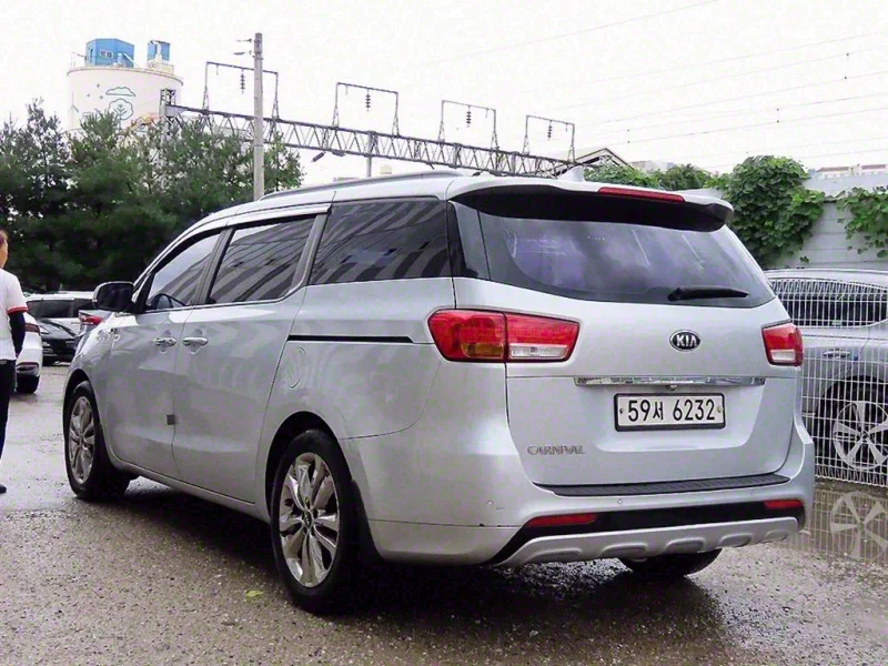 Kia Carnival