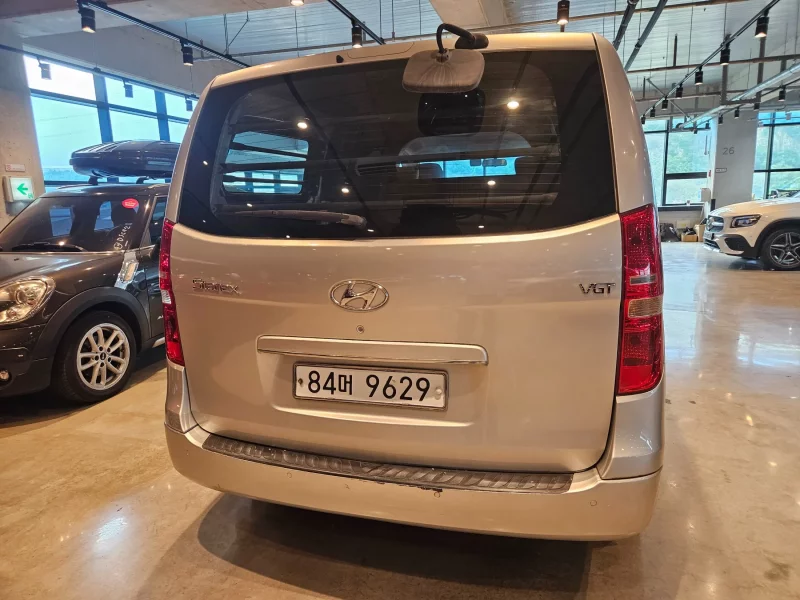 Hyundai Starex