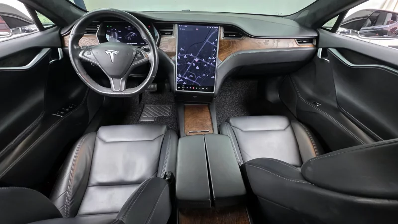 Tesla MODEL S