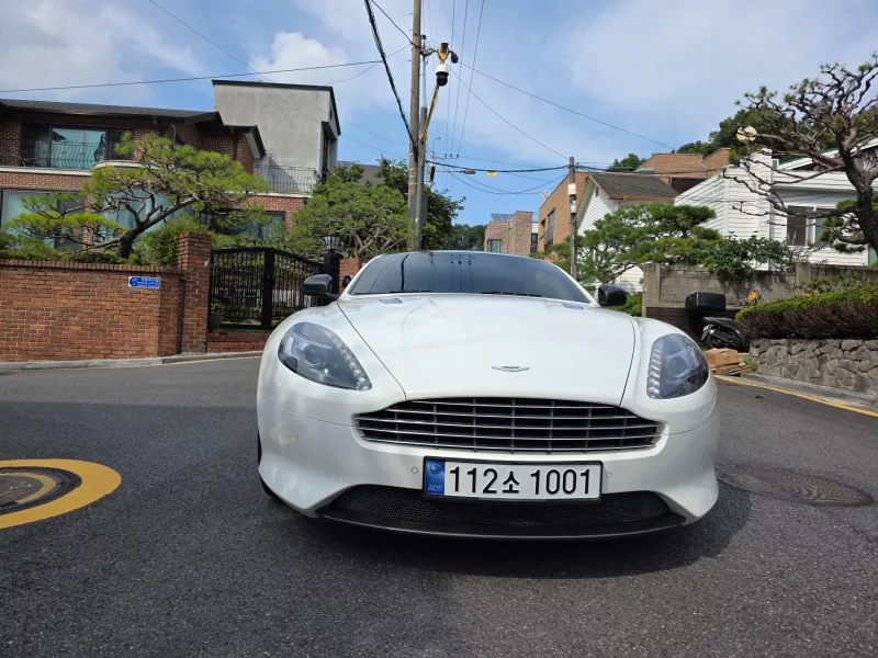 Aston Martin DB9