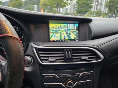 Infiniti Q30
