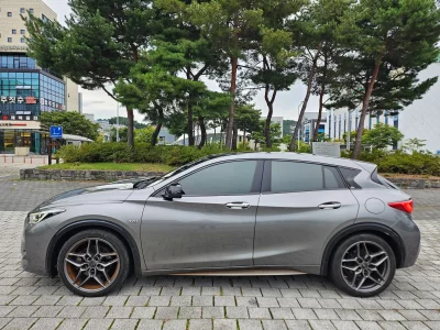Infiniti Q30