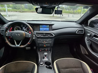 Infiniti Q30