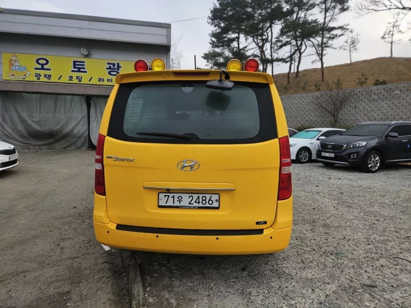 Hyundai Starex