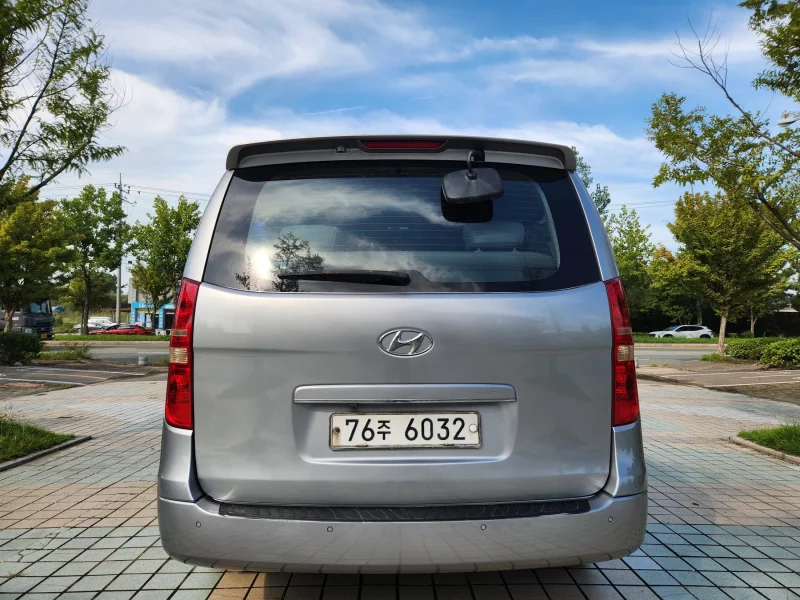 Hyundai Starex