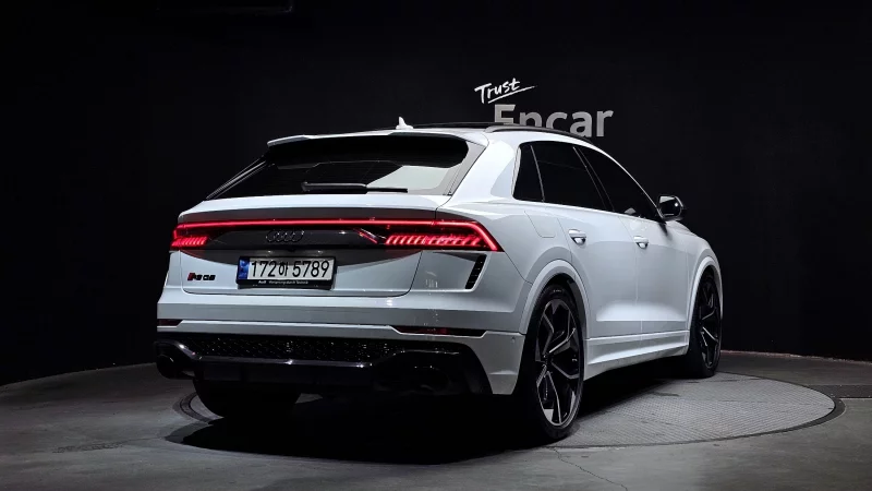 Audi RSQ8