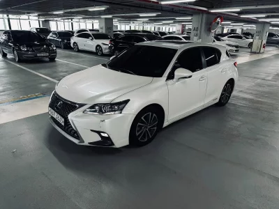 Lexus CT200h