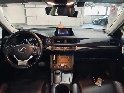Lexus CT200h