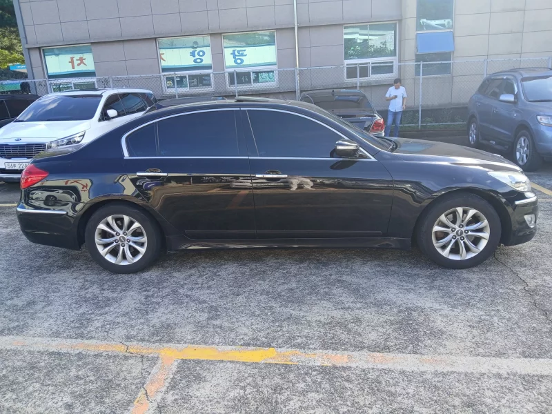 Hyundai Genesis