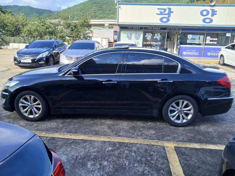 Hyundai Genesis