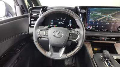 Lexus LM