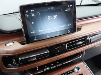 Lincoln AVIATOR