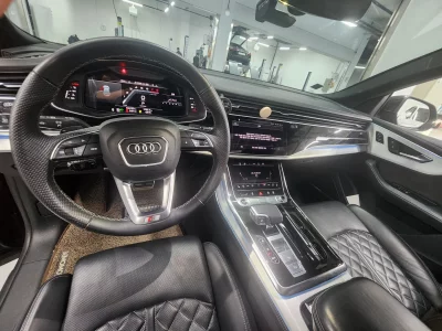 Audi Q8