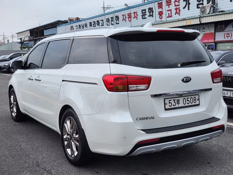 Kia Carnival