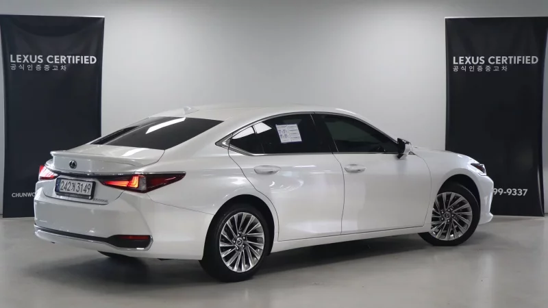 Lexus ES