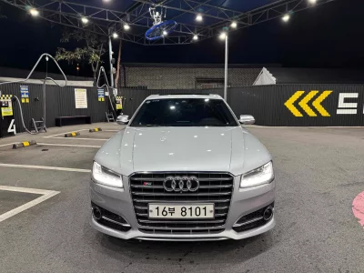 Audi S8