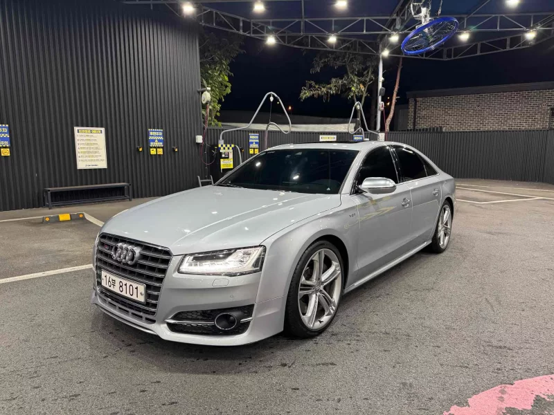 Audi S8