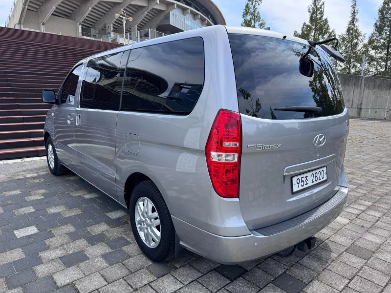 Hyundai Starex